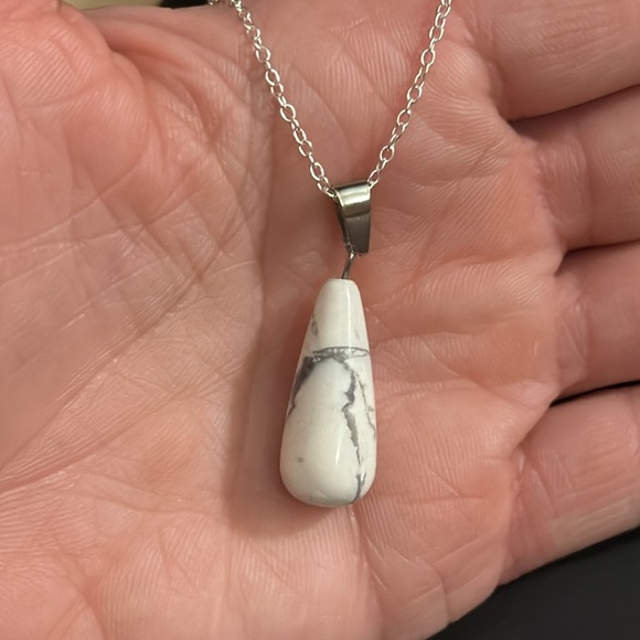 Howlite Cone Pendant on Silver Tone Chain - Picture 3 of 3